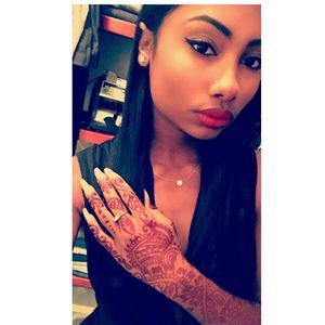 Meet your Posher, Kaylex